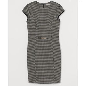 NWT H&M Houndstooth Dress - Chic and Flattering